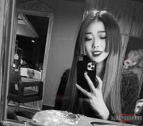 景区吃瓜女孩抖音,瓜田里的欢乐时光