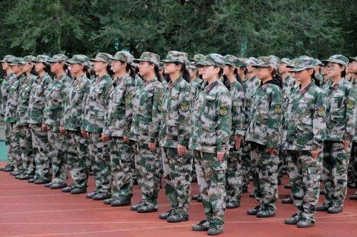 哈工大深圳军训吃瓜,吃瓜群众视角下的军营生活剪影